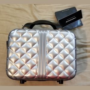 NEW Triforce Apex Beauty Case Luggage Bag